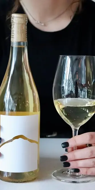 🥂Join the Club: We’re tossing out the BS and pouring real, natural wine – no gimmicks, just pure, lo