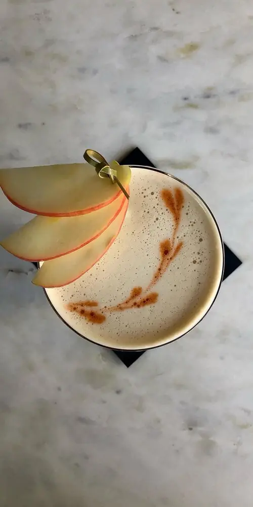 Apple Spiced Sour π
Piggyback Bourbon// Disarono// Lemon Juice// Apple Spice Syrup// Egg White
πΉ