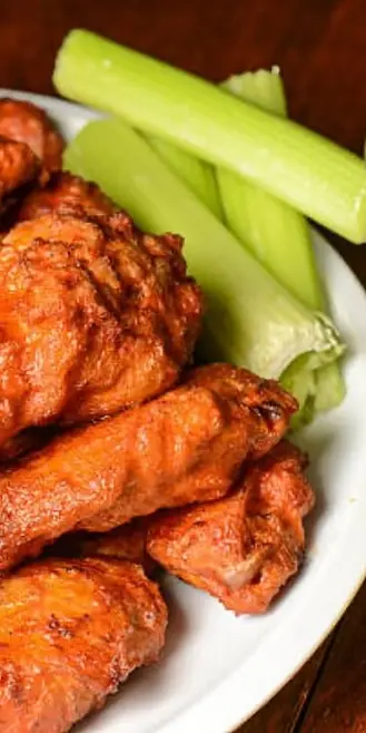 Sundays at Pearl’s🏈
JOIN US‼️
Pearl’s Place opens at 4PM on Sundays for football watching in the tav