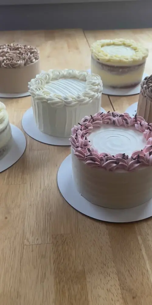 Just dropped off another set of lil cakes to @madrivertaste
Great way to pop in and sweeten up you