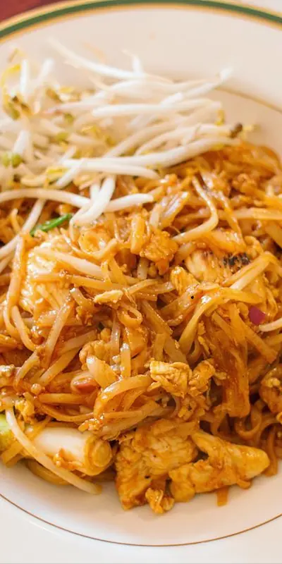 Our 👑 Jewel: Pad Thai!
.
PC: @eatvtmidd
.
#eatvt #eatvtmidd #eatvermont #sabaimidd