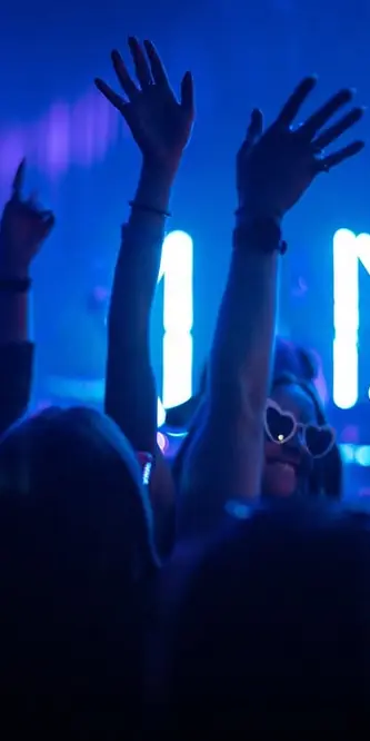 Vibing & jiving in the Shakedown Lounge every weekend, all winter long. Donβt miss your chance to se