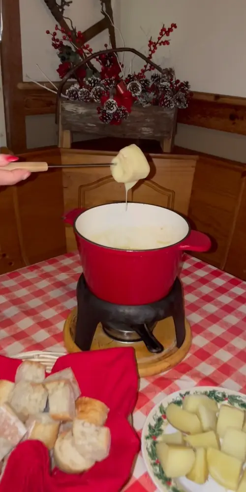 "Say cheese (fondue)." 🫕
Three authentic Swiss cheeses: (Gruyere, Appenzeller, Vacherin) with kirs