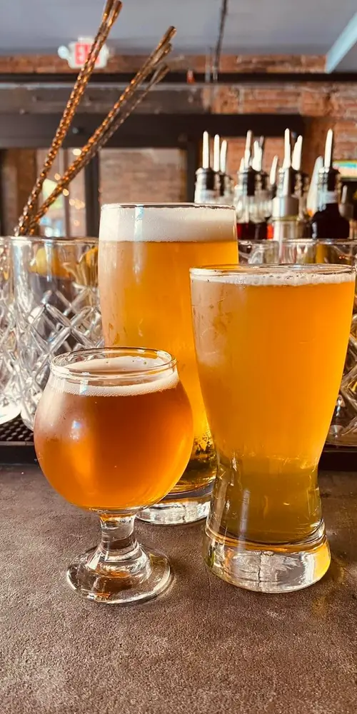 🍁 Fall is in the air on this gorgeous weekend! 🍁
Join us for some freshly tapped drafts to celebrat