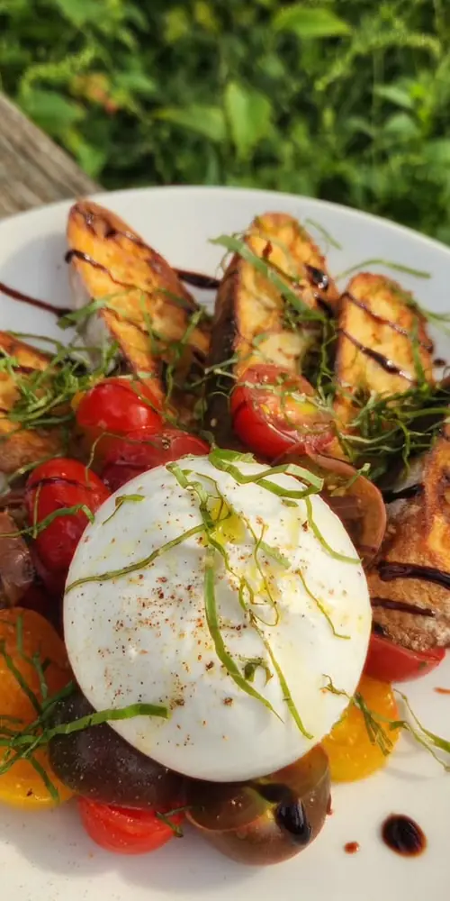 Bringing back a couple of favorites for the weekend!
Burratta Cheese Plate
#maplebrookfarm Burratta
