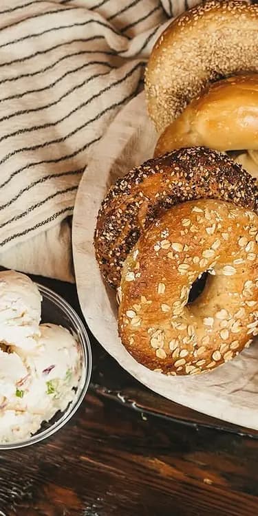 the holiday cheer doesn’t have to end, grab some bagels to share with a friend 🥯 !