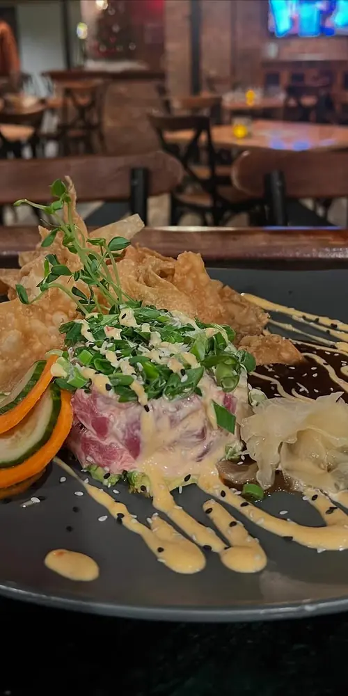 Tuna Tartare anyone? π€€
Open βtil 9pm tonight! Stop in for some apps and a cocktail + live music wit